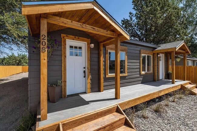 Building Photo - PG-0000