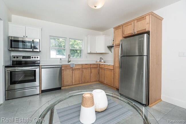 Building Photo - 2392 W Auburn Rd