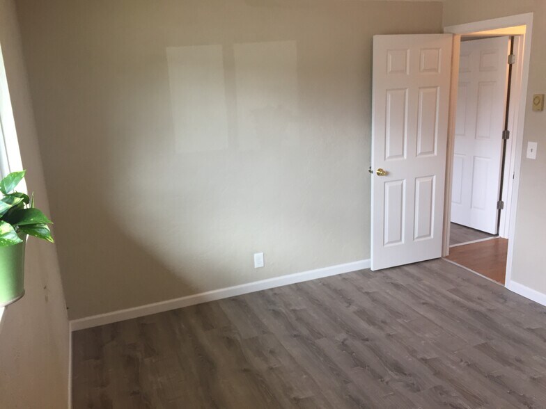 Building Photo - 520 N 38th Pl