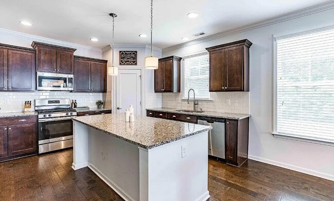 Building Photo - Spacious Raleigh Home with Modern Comforts