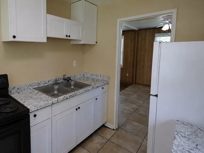 Building Photo - 1700 Clover Dr