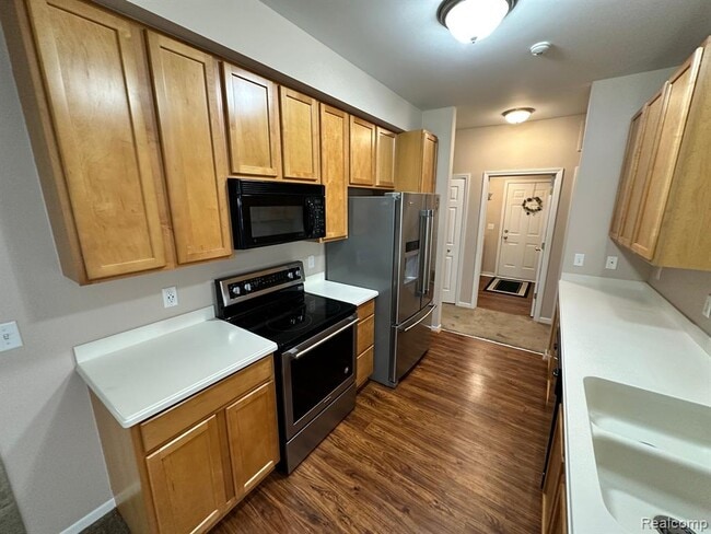 Building Photo - 2354 Pinecroft Dr