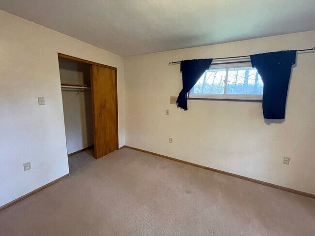 Building Photo - Beautiful 4 Bedroom, 2.5 Bathroom, 3000sq.ft Ranch! Pet Friendly!