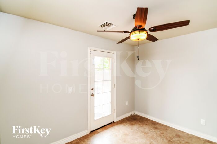 Building Photo - 1520 W Bentley St
