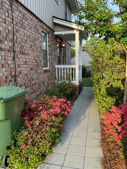 Building Photo - 612 Garland Dr