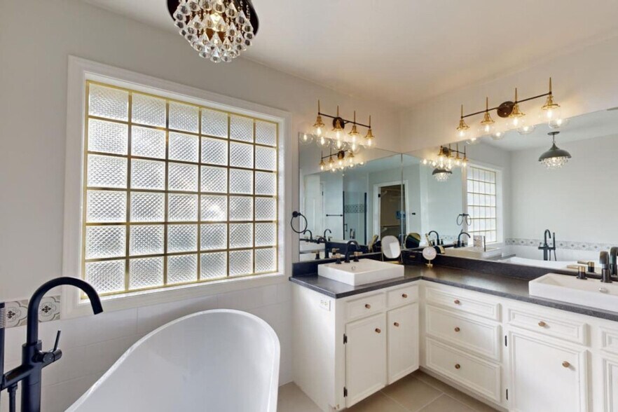 Building Photo - 1803 Fernhaven Cir