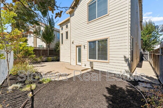 Building Photo - 137 Woodcrest Dr