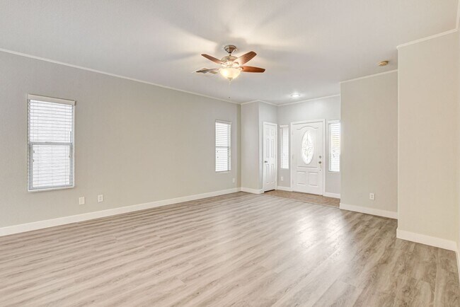 Building Photo - Beautiful 4 bedroom 3 bath home in Mountai...