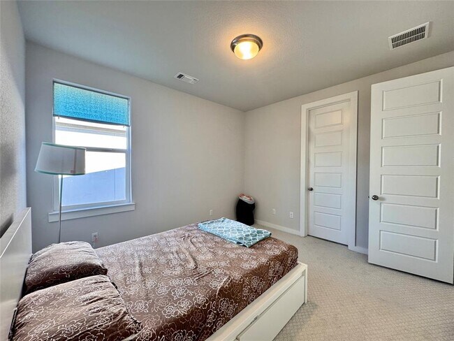 Building Photo - 2213 Nightjar Song Dr