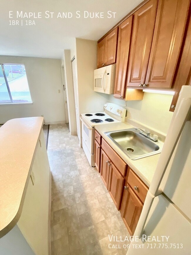 Building Photo - 501 E Maple St