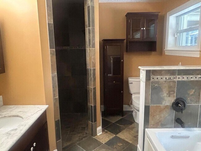 Building Photo - 8526 SW Westwood Ln