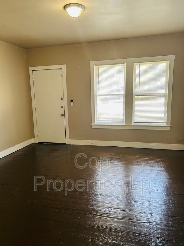Building Photo - 1211 Hammond Ave