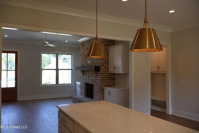 Building Photo - 113 Southern Oak Wy