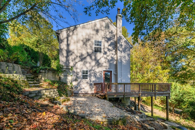 Building Photo - 54 Farview Dr