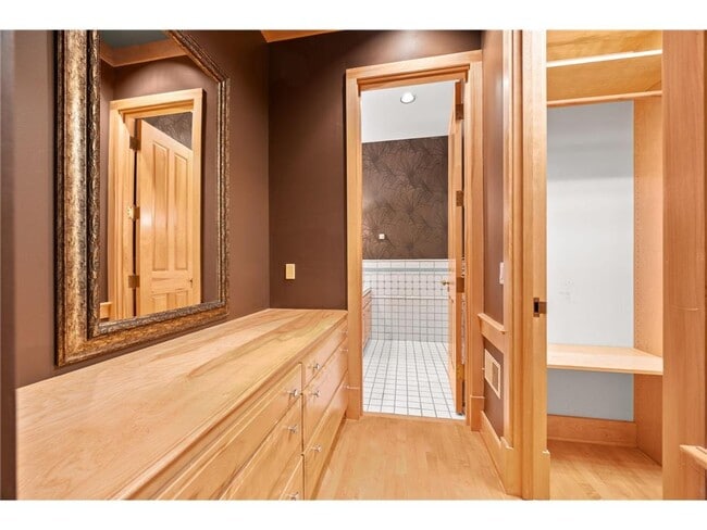 Building Photo - 1560 Bluff Creek Dr