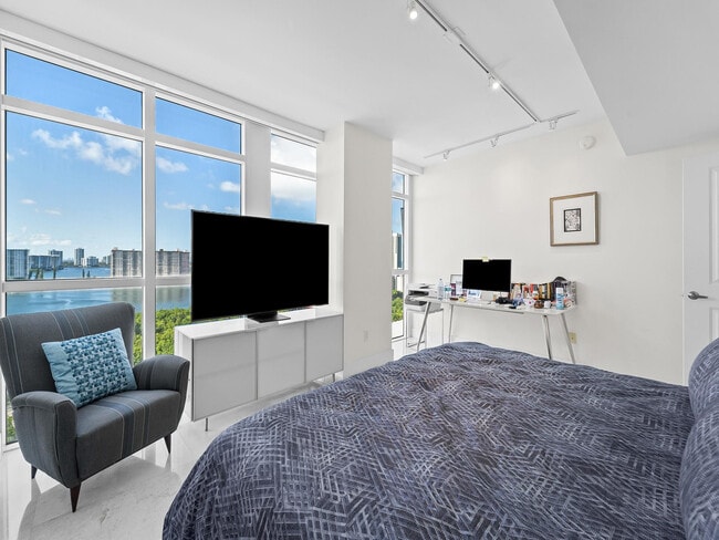 Building Photo - 400 Sunny Isles Blvd