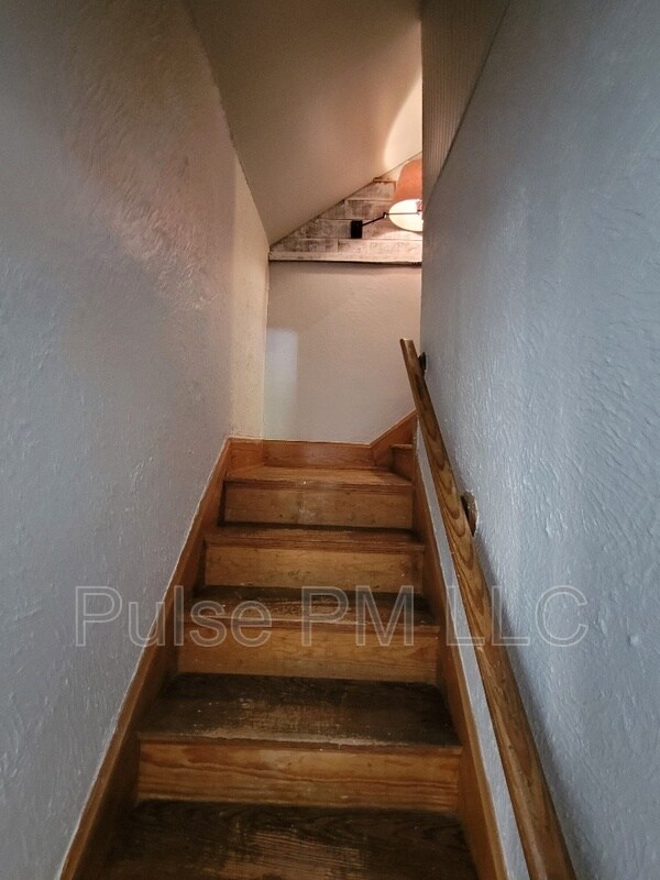 Building Photo - 2222 Oakland Ave