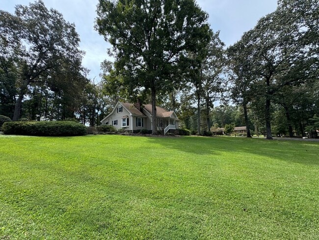 Building Photo - Large 3/2 House off Kingston Hwy- $2,195