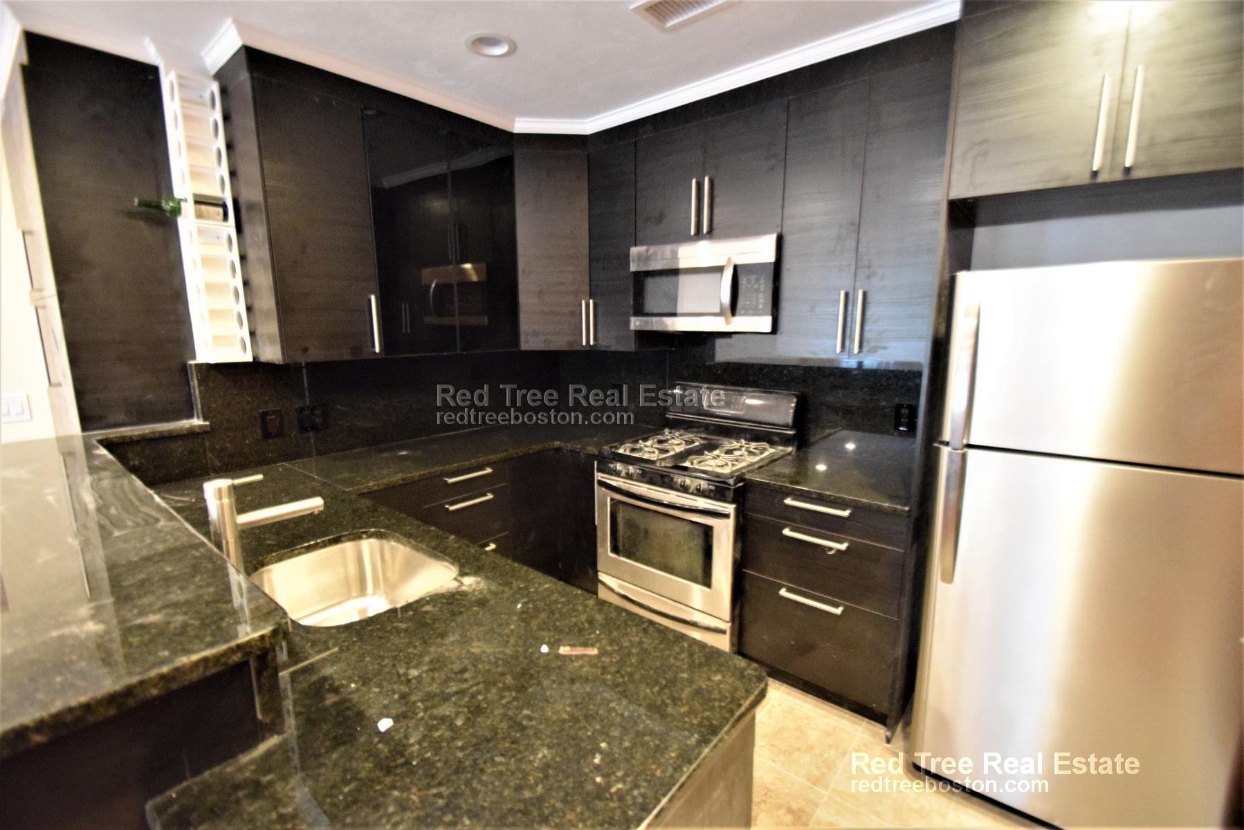 Building Photo - 1624 Beacon St