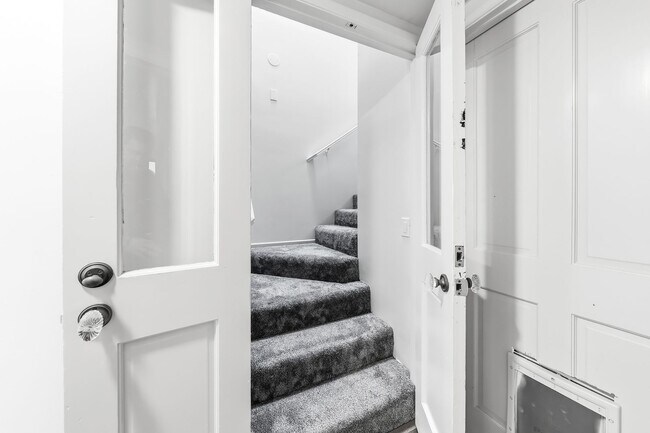 Building Photo - Furnished Balboa Peninsula Point Cottage Home | Available November 1st – April 30th