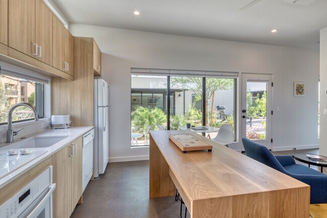 Building Photo - 4714 N 14th Ave