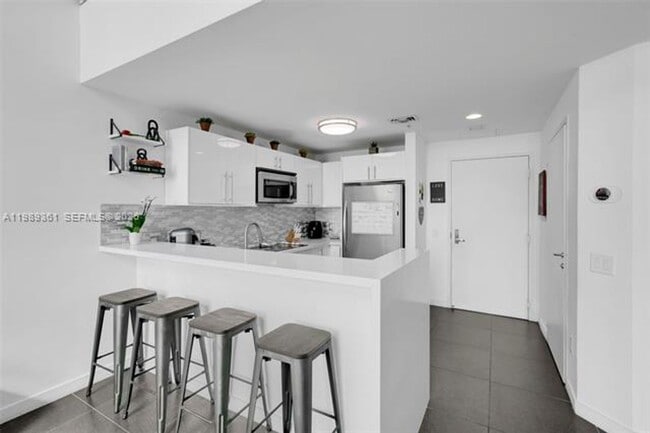 Building Photo - 300 S Biscayne Blvd