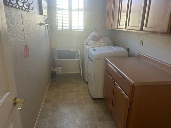 Building Photo - Waterfront Furnished rental in Gated Community of Sun Lakes