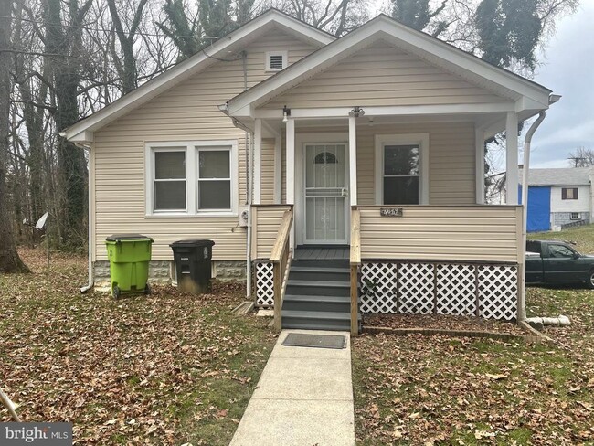 Primary Photo - 4652 Bennett Ave