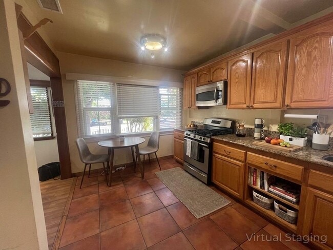 Building Photo - Charming 3 Bedroom 2 Bathroom, Long Beach Home for Lease!