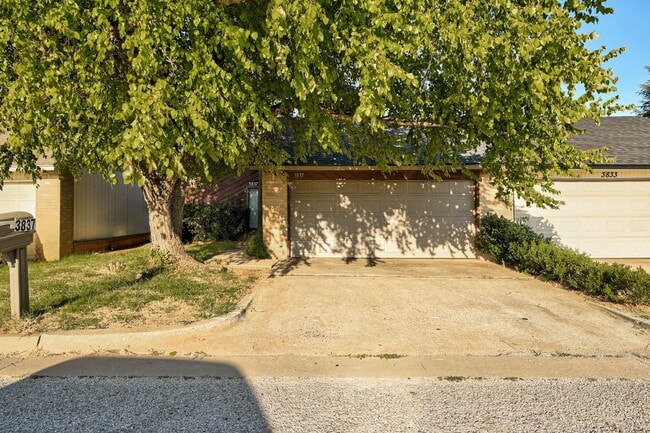 Building Photo - Welcome to your next home—a charming 2-bedroom, 2-bathroom retreat