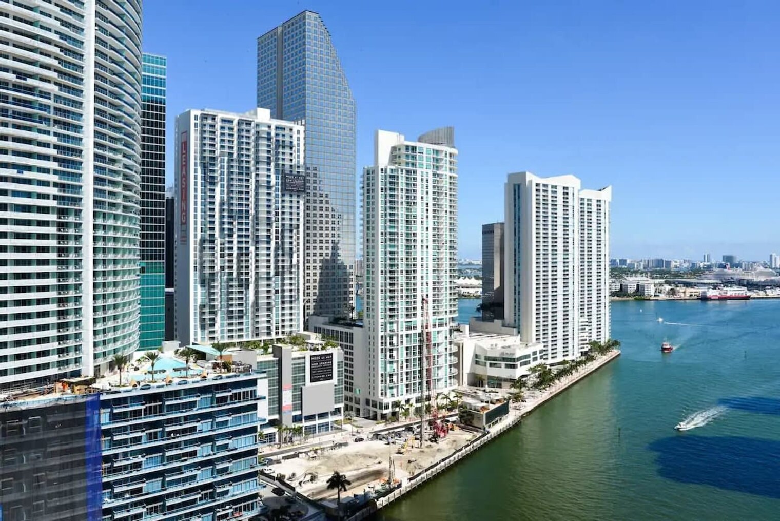 Building Photo - 485 Brickell Ave