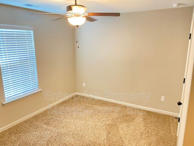 Building Photo - 9404 Eckley Pl
