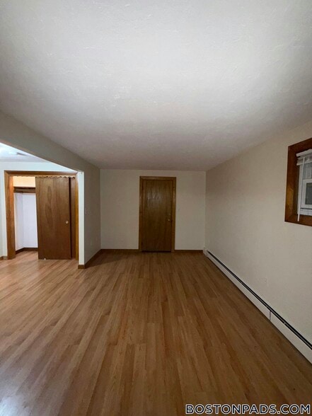 Building Photo - 2 Buckingham St