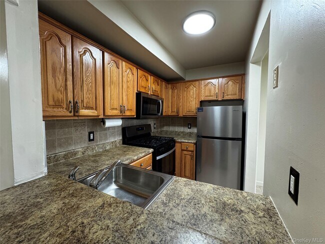 Building Photo - 5 Lexington Hills Rd