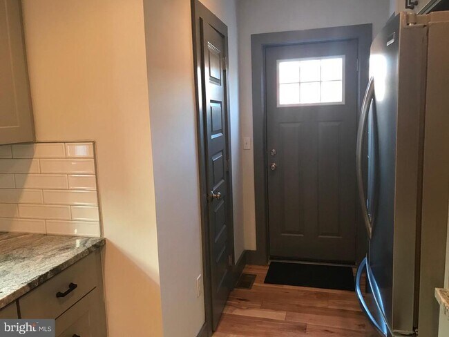 Building Photo - 1829 N Ringgold St