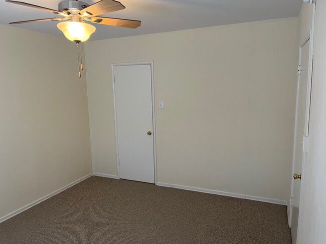 Bedroom 1a - 3181 S Barrington Ave