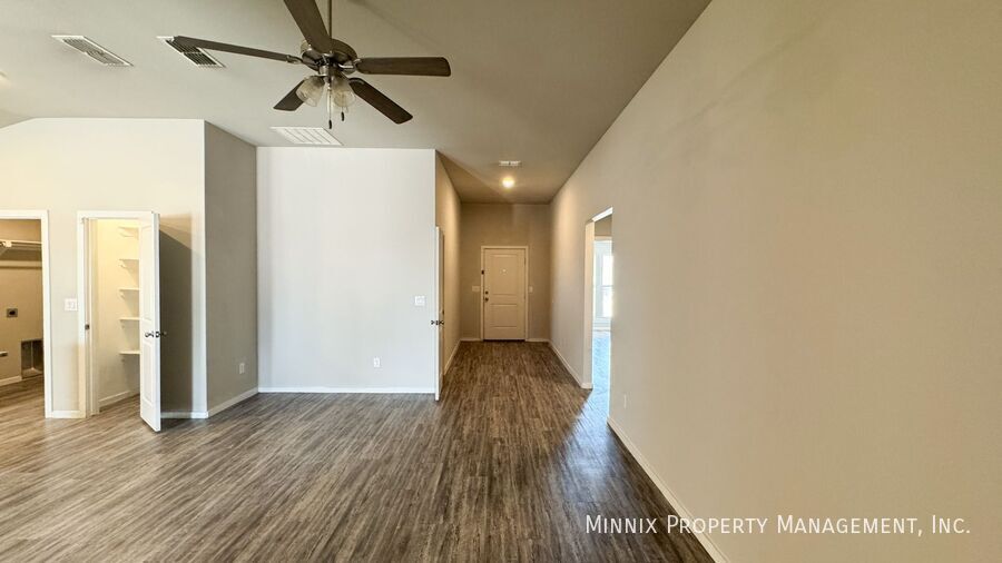 Building Photo - 2134 N Texas Ave