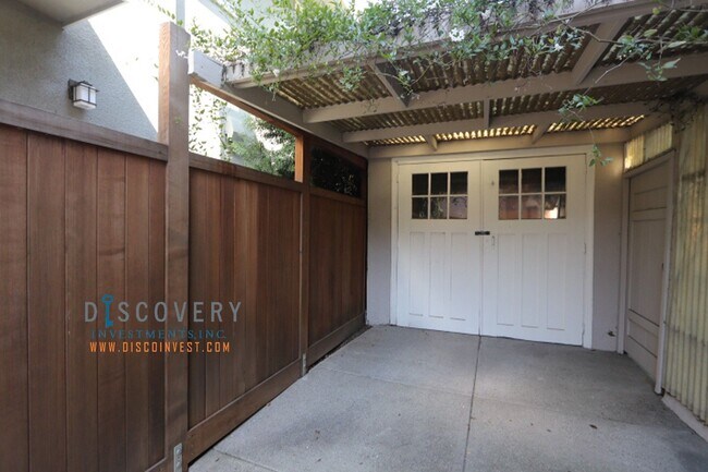 Building Photo - Trestle Glen Three Bedroom Home With Stunning Backyard