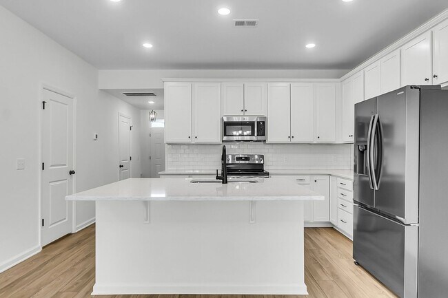 Building Photo - Move-In Ready Home in the Heart of Goose Creek