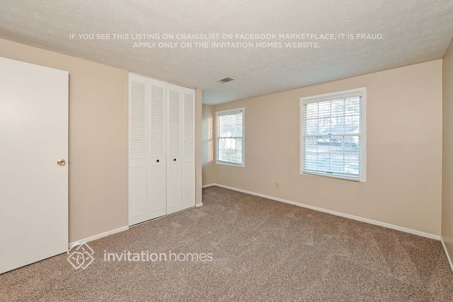 Building Photo - 445 N Pond Trail