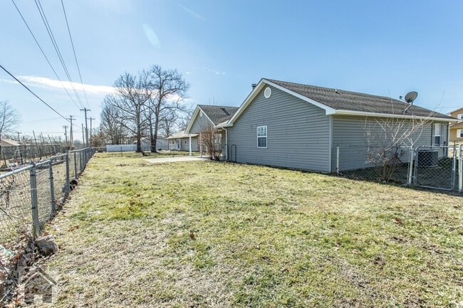 Building Photo - 105 Shara Dr