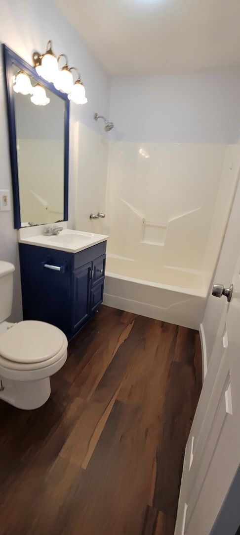 Building Photo - FRESHLY REDONE in 2023 - New floors, fresh...