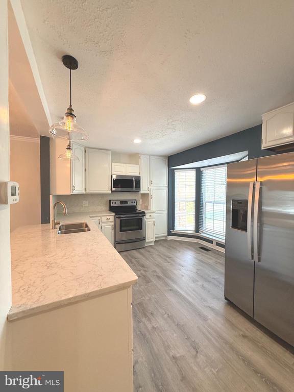 Building Photo - 110 Lakeview Ct