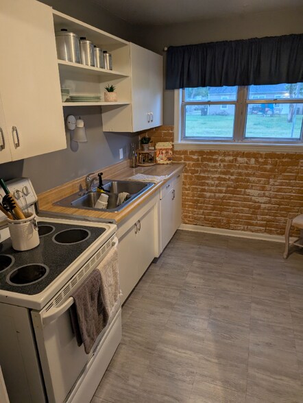 Building Photo - 860 Navaho Ave