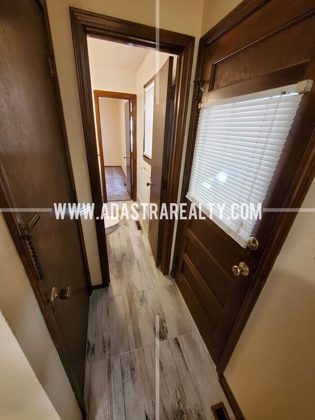 Building Photo - Very Nice Home in South KCMO-Available NOW!!