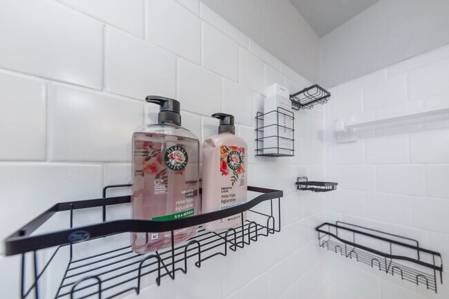 Building Photo - 4301 W Cleveland St