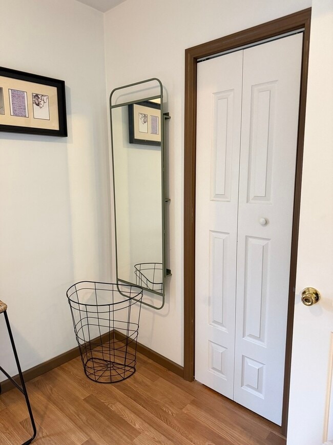 Building Photo - 1410 W Blackhawk St