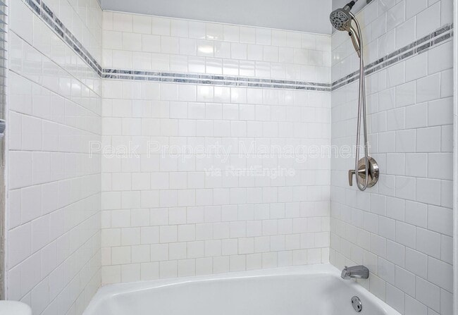 Building Photo - 2353 Shoreham Dr