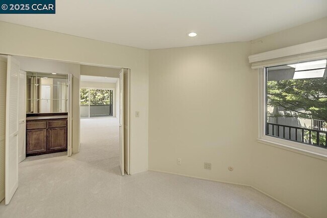 Building Photo - 3377 Rossmoor Pkwy