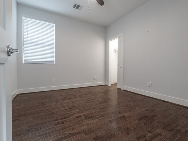 Building Photo - 210 E 32nd St